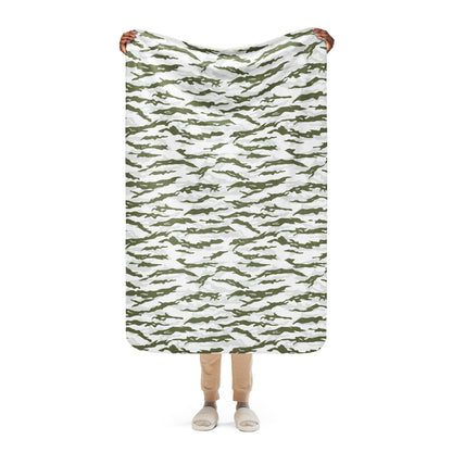 Noorvik Arctic Tiger Stripe CAMO Sherpa blanket - 37″×57″ - Blanket