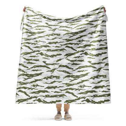 Noorvik Arctic Tiger Stripe CAMO Sherpa blanket - 60″×80″ - Blanket