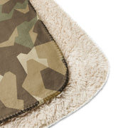 Nordic Leaf Pile Desert CAMO Sherpa Blanket