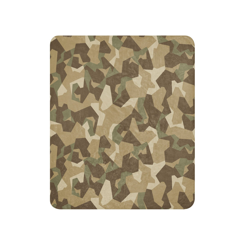 Nordic Leaf Pile Desert CAMO Sherpa Blanket