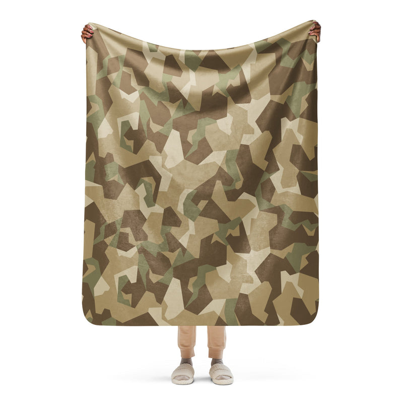 Nordic Leaf Pile Desert CAMO Sherpa Blanket - 50″×60″