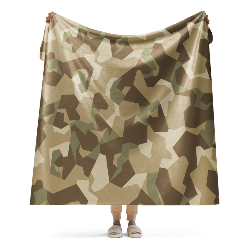 Nordic Leaf Pile Desert CAMO Sherpa Blanket - 60″×80″