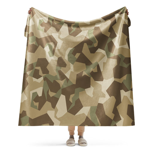 Nordic Leaf Pile Desert CAMO Sherpa Blanket - 60″×80″
