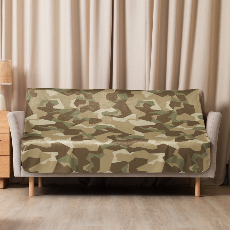 Nordic Leaf Pile Desert CAMO Sherpa Blanket