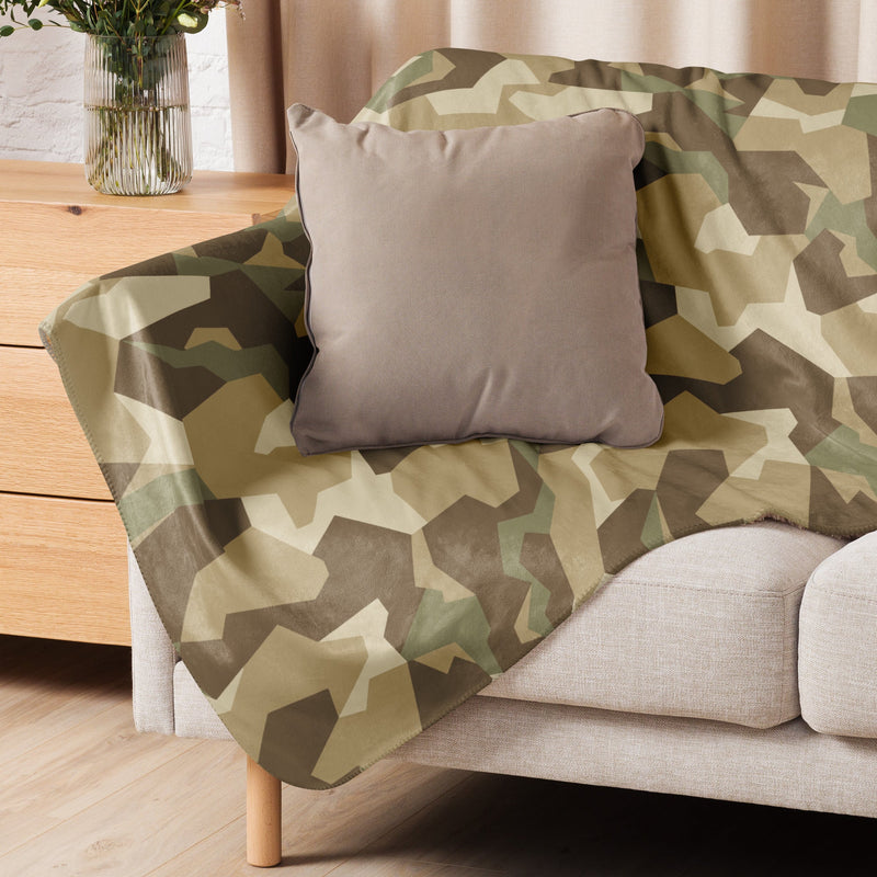 Nordic Leaf Pile Desert CAMO Sherpa Blanket