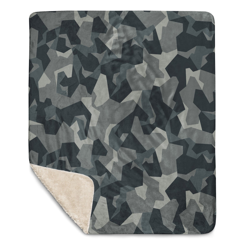 Nordic Leaf Pile Urban CAMO Sherpa Blanket