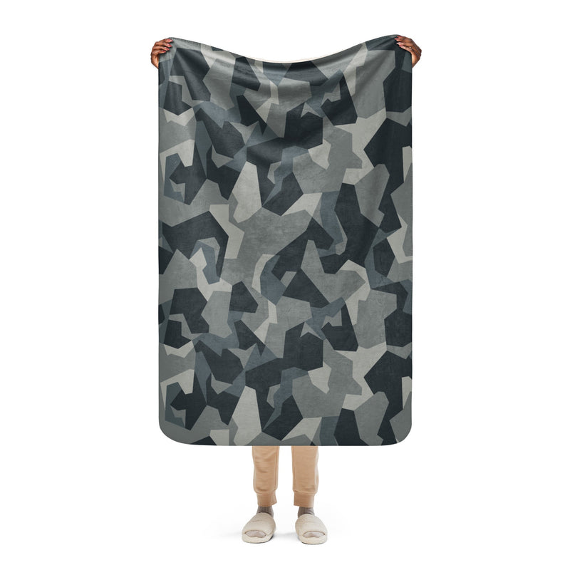 Nordic Leaf Pile Urban CAMO Sherpa Blanket - 37″×57″