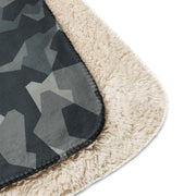 Nordic Leaf Pile Urban CAMO Sherpa Blanket