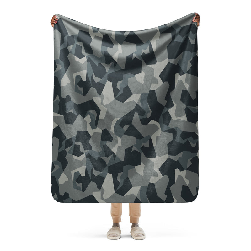 Nordic Leaf Pile Urban CAMO Sherpa Blanket - 50″×60″