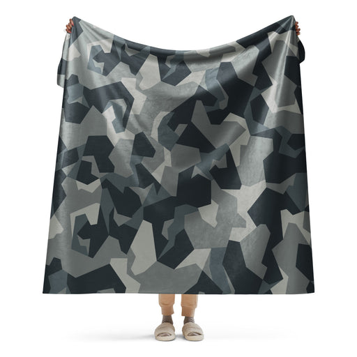 Nordic Leaf Pile Urban CAMO Sherpa Blanket - 60″×80″