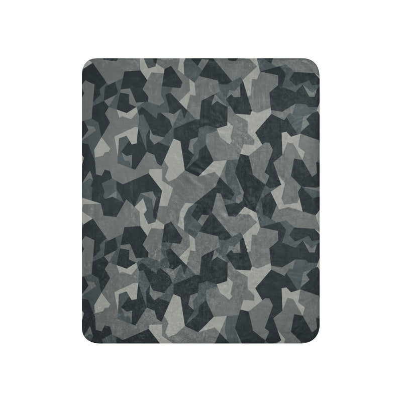 Nordic Leaf Pile Urban CAMO Sherpa Blanket
