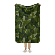 Nordic Leaf Pile Woodland CAMO Sherpa Blanket - 37″×57″