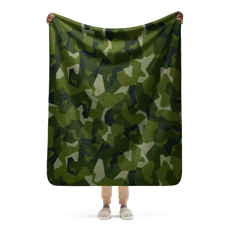 Nordic Leaf Pile Woodland CAMO Sherpa Blanket - 50″×60″