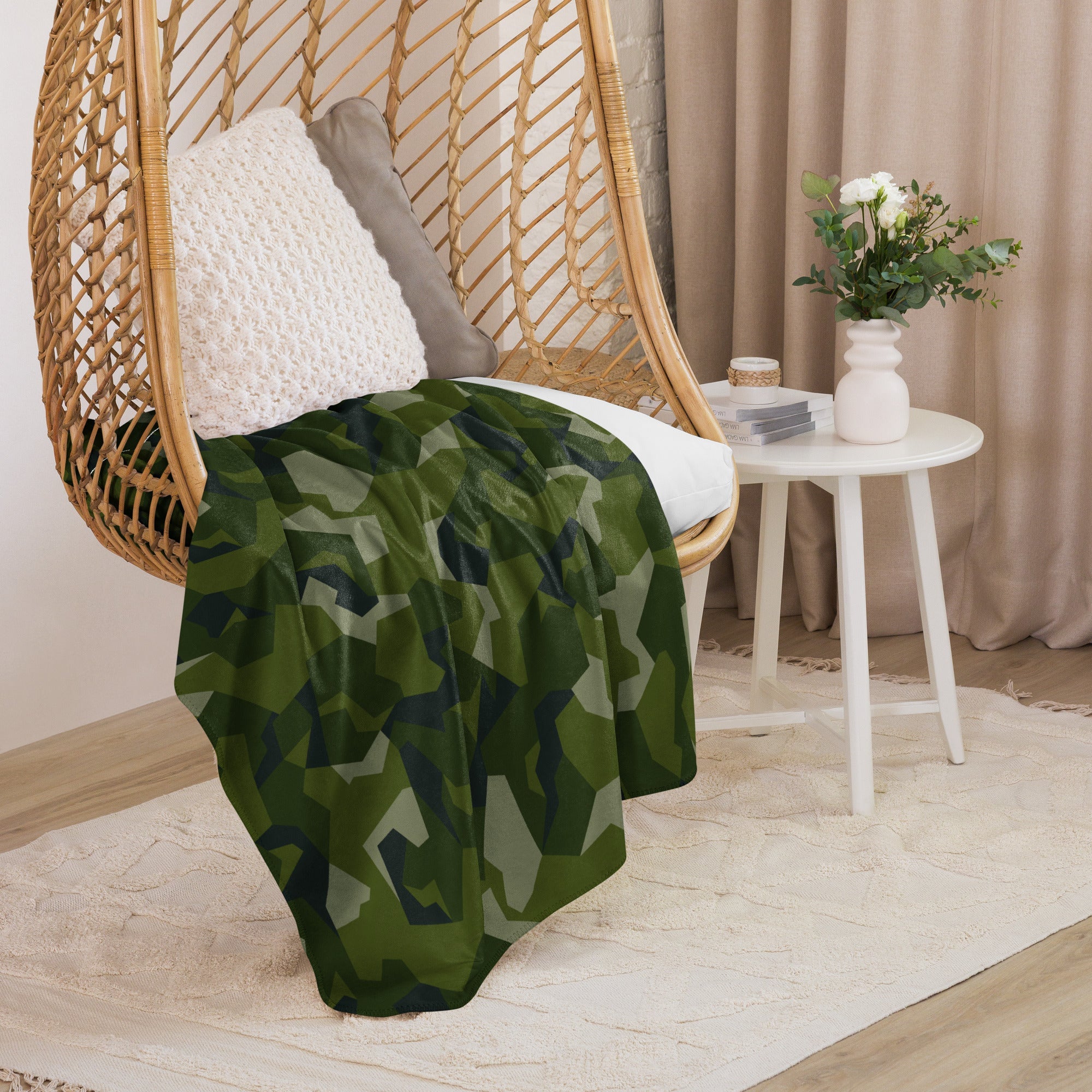 CAMO HQ - Nordic Leaf Pile Woodland CAMO Sherpa Blanket