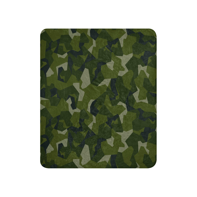 Nordic Leaf Pile Woodland CAMO Sherpa Blanket