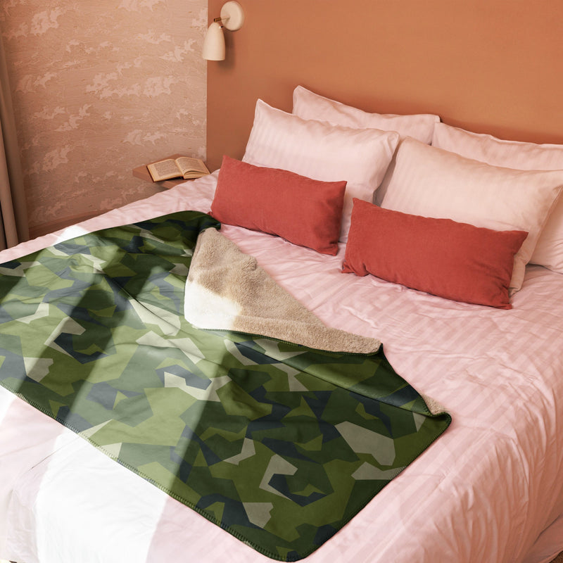 Nordic Leaf Pile Woodland CAMO Sherpa Blanket