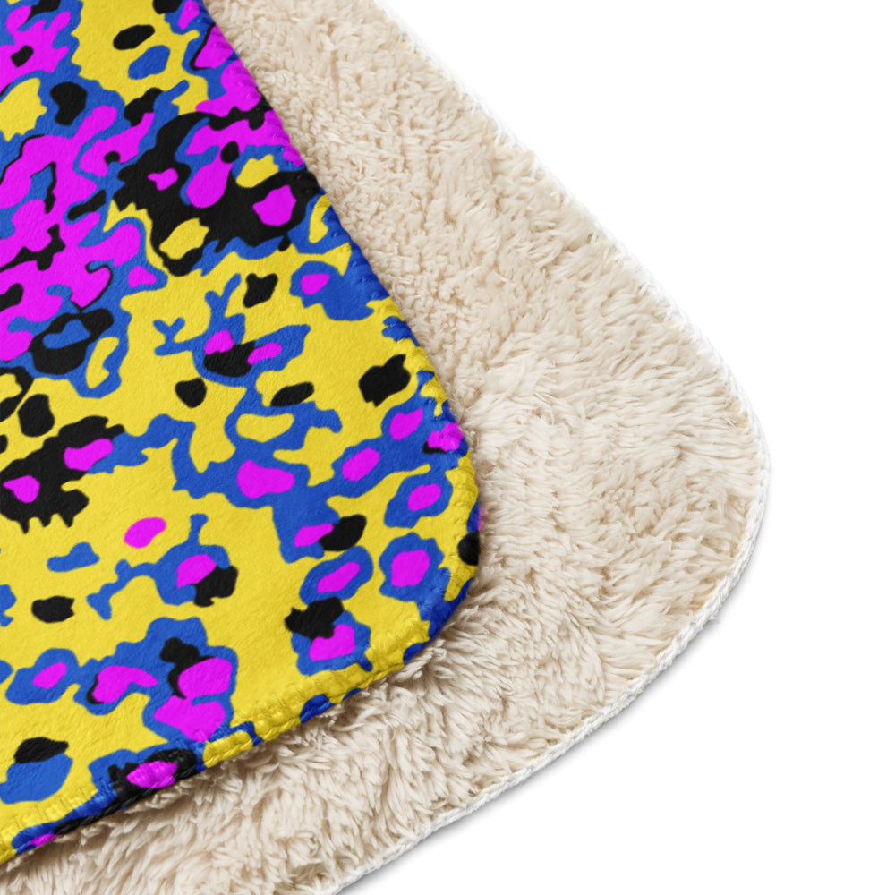 Oakleaf Glow-Oak Fuschia CAMO Sherpa blanket - Blanket