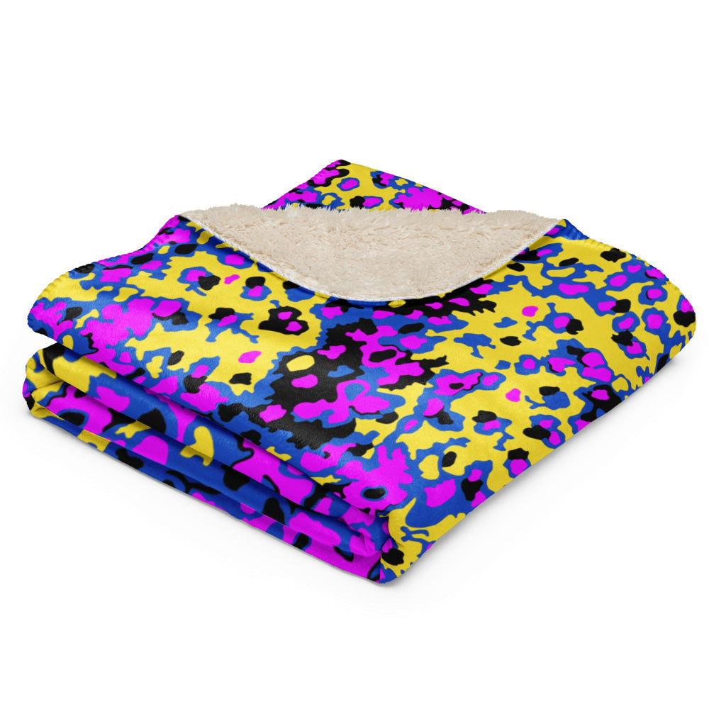 Oakleaf Glow-Oak Fuschia CAMO Sherpa blanket - Blanket