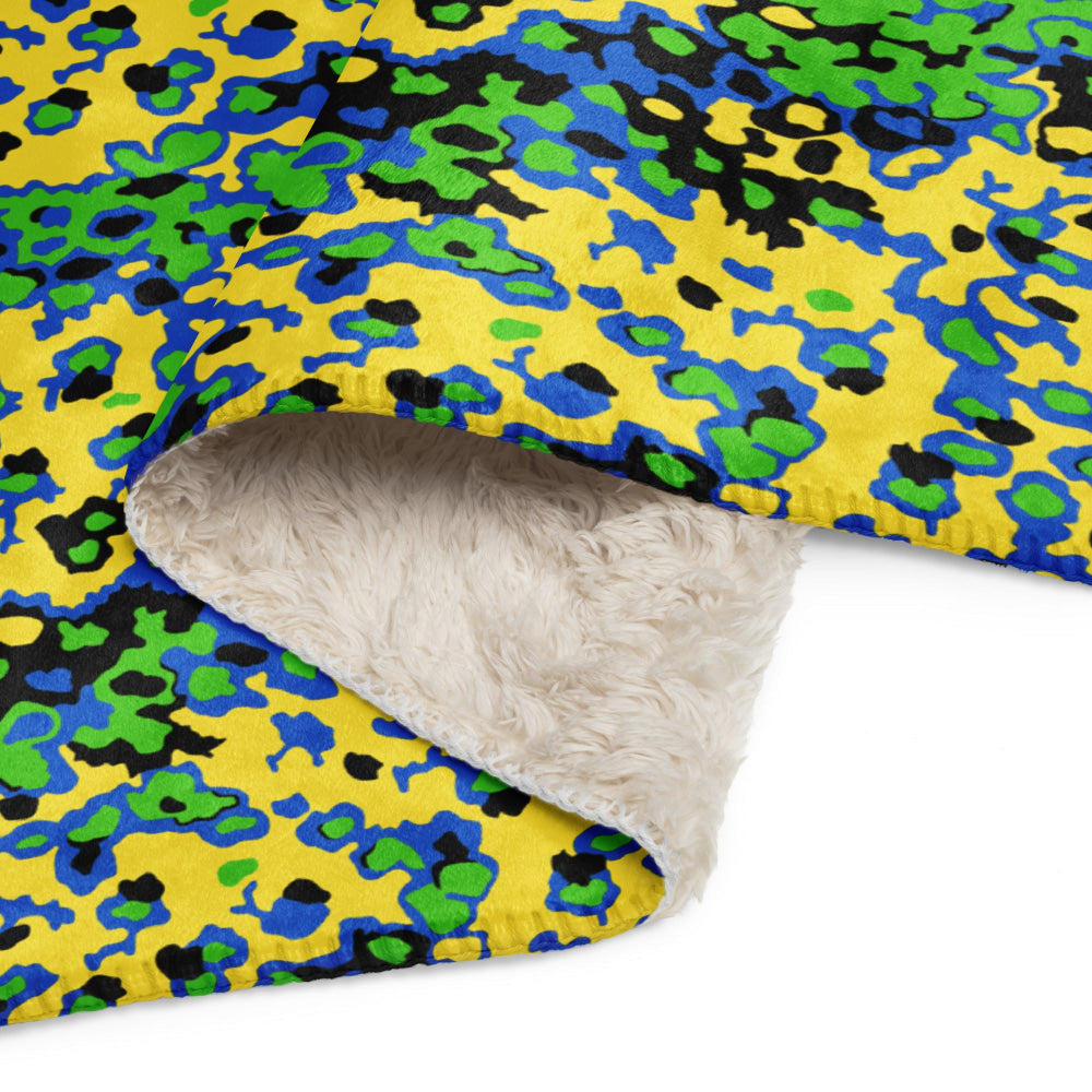 Oakleaf Glow-Oak Green CAMO Sherpa blanket - Blanket