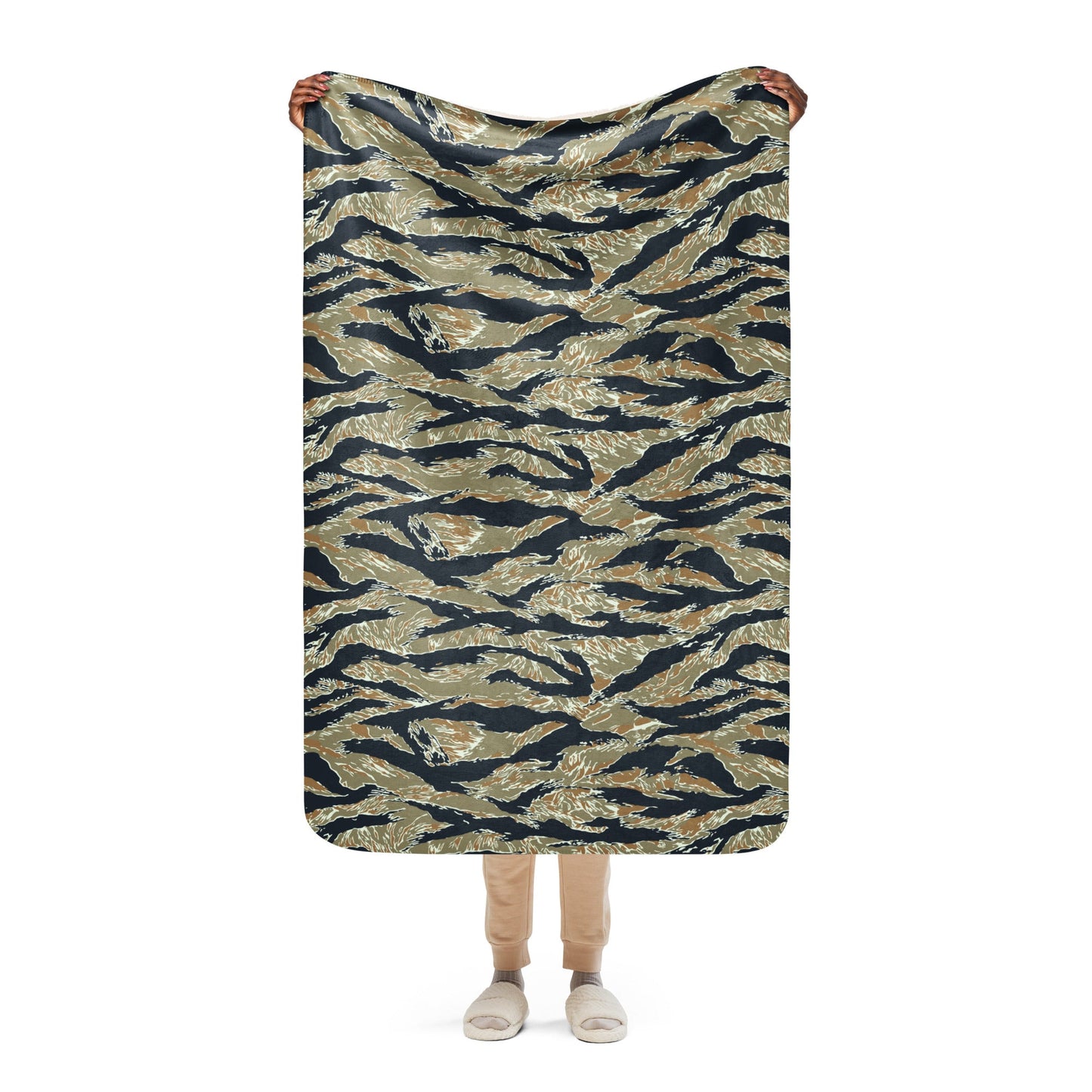 Philippine Tiger Stripe Special Forces Distinctive Uniform (SDFU) CAMO Sherpa Blanket - 37″×57″