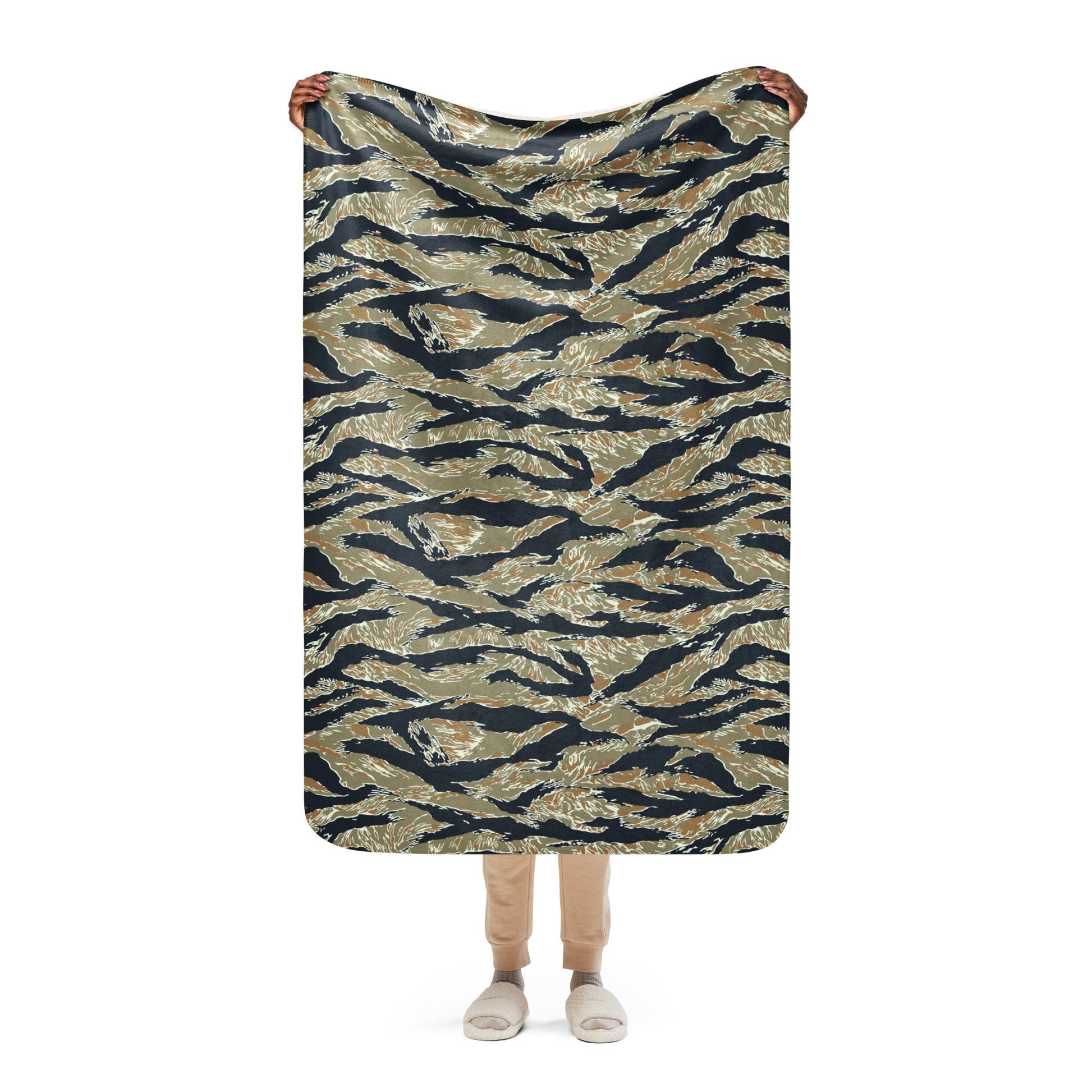 Philippine Tiger Stripe Special Forces Distinctive Uniform (SDFU) CAMO Sherpa Blanket - 37″×57″