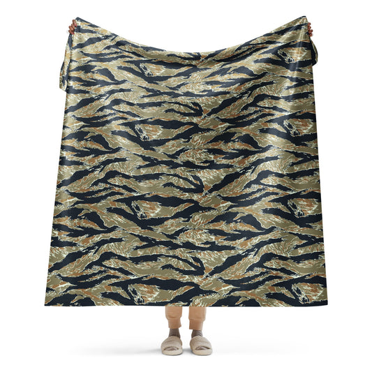 Philippine Tiger Stripe Special Forces Distinctive Uniform (SDFU) CAMO Sherpa blanket - 60″×80″ - Blankets