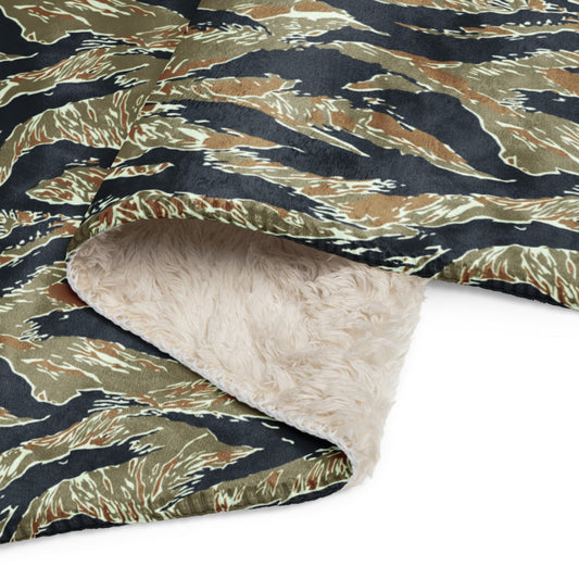 Philippine Tiger Stripe Special Forces Distinctive Uniform (SDFU) CAMO Sherpa blanket - Blankets
