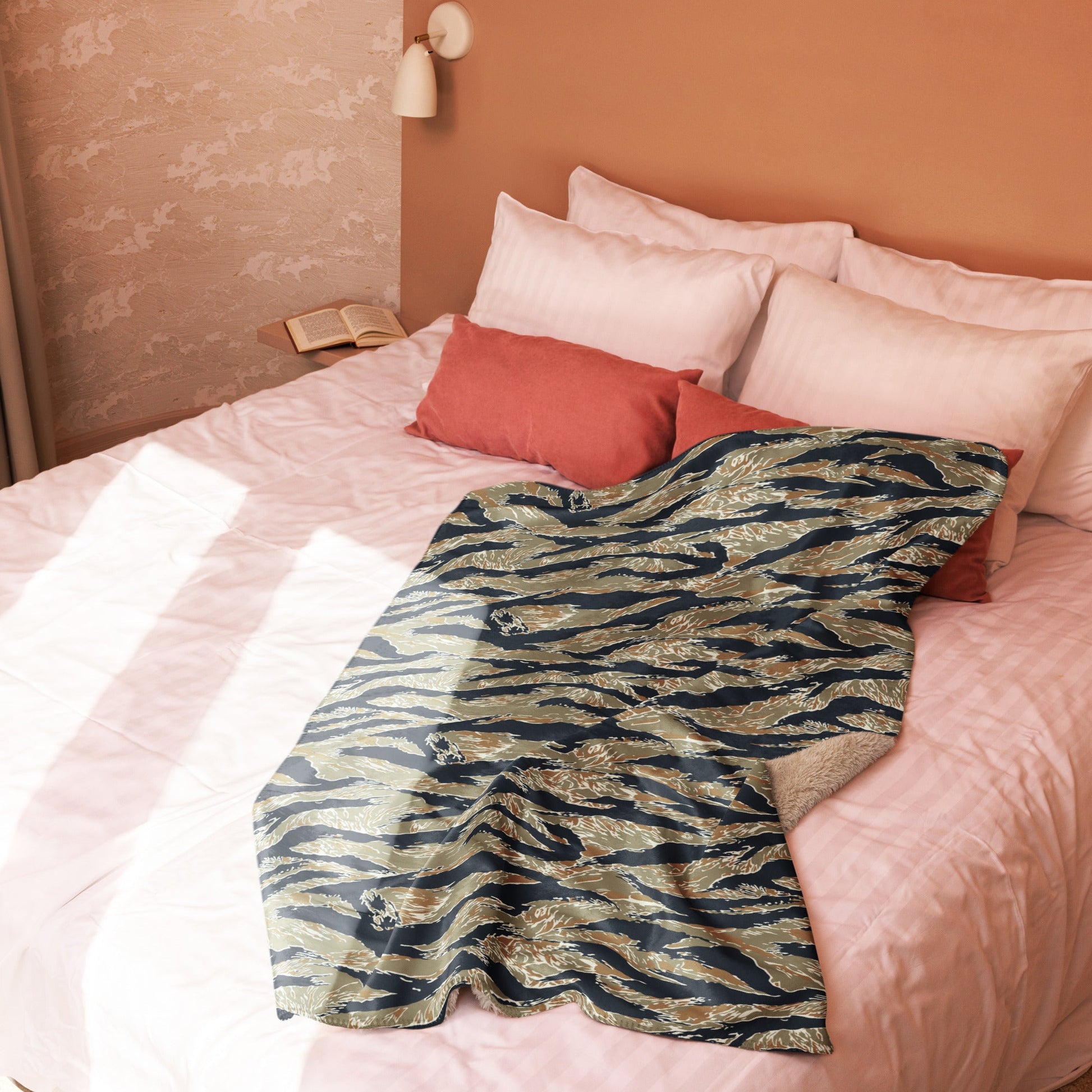 Philippine Tiger Stripe Special Forces Distinctive Uniform (SDFU) CAMO Sherpa Blanket