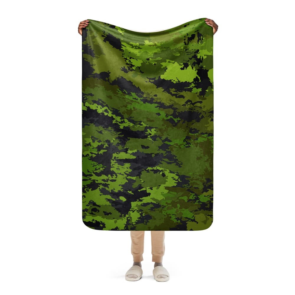 Poisonous Tropical CAMO Sherpa blanket - 37″×57″