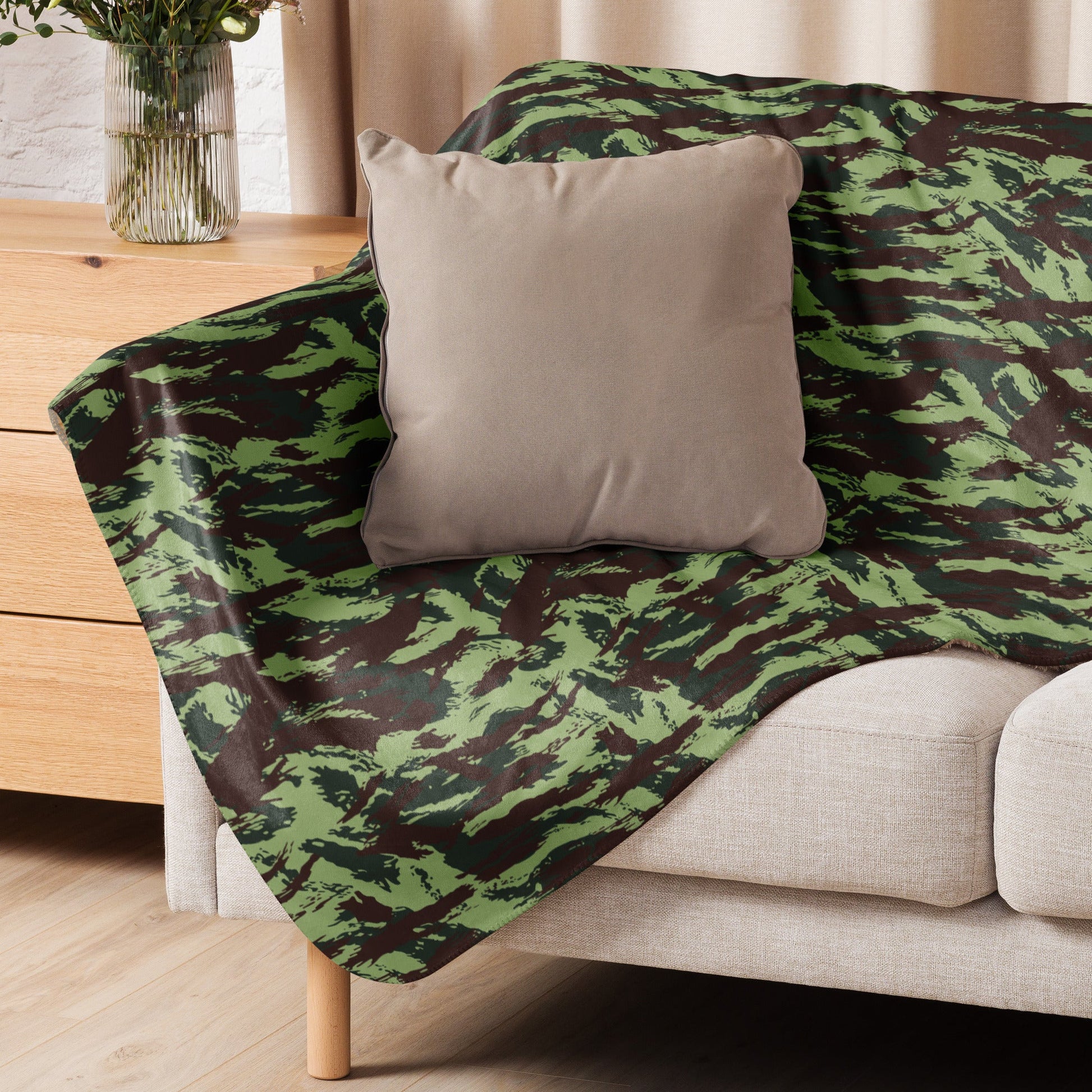 Portuguese Lizard Vertical CAMO Sherpa blanket - Blankets