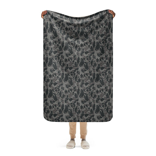Frog Skin Midnight Marsh CAMO Sherpa Blanket - 37″×57″