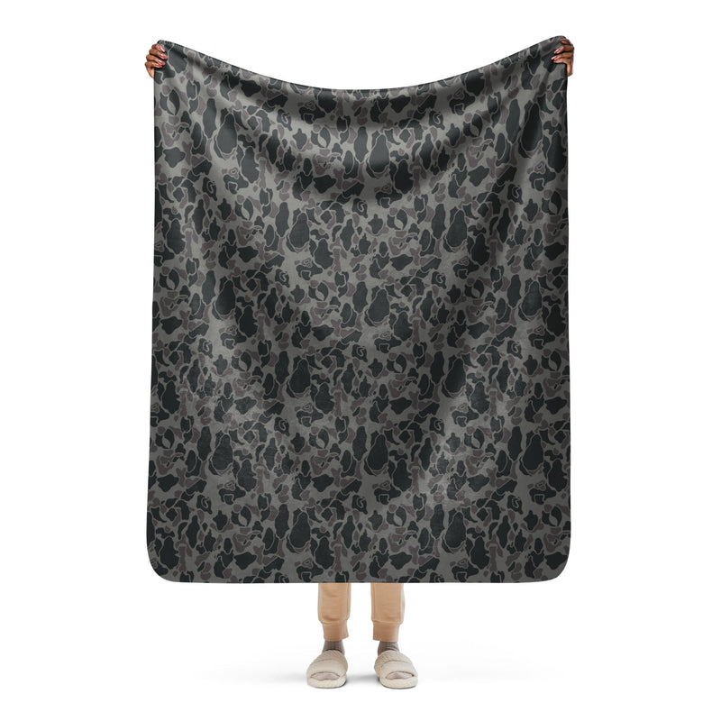 Frog Skin Midnight Marsh CAMO Sherpa Blanket - 50″×60″