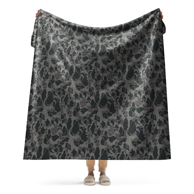 Frog Skin Midnight Marsh CAMO Sherpa Blanket - 60″×80″