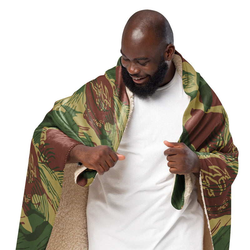 Brushstroke Sunburst Rhodesian CAMO Sherpa Blanket