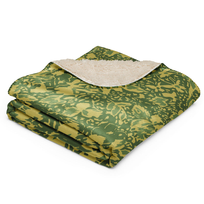 Leaf M90 Romanian Spring CAMO Sherpa Blanket
