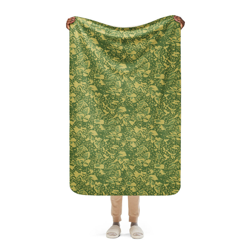 Leaf M90 Romanian Spring CAMO Sherpa Blanket - 37″×57″