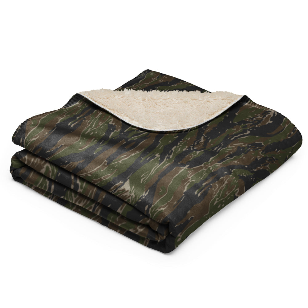 Rothco Style Vietnam Tiger Stripe CAMO Sherpa blanket - Sherpa blanket