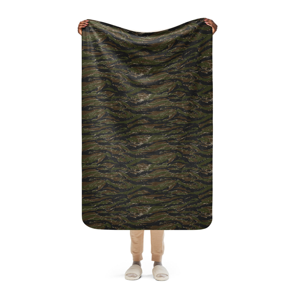 Rothco Style Vietnam Tiger Stripe CAMO Sherpa blanket - 37″×57″ - Blanket