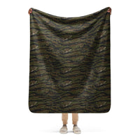 Rothco Style Vietnam Tiger Stripe CAMO Sherpa blanket - 50″×60″ - Sherpa blanket