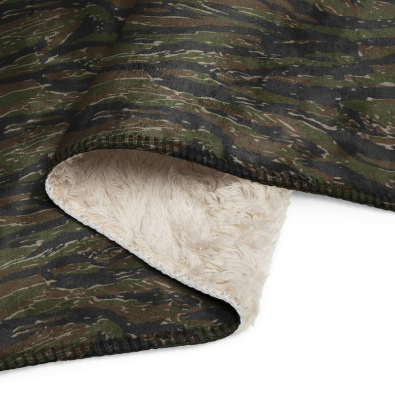 Rothco Style Vietnam Tiger Stripe CAMO Sherpa blanket - Sherpa blanket