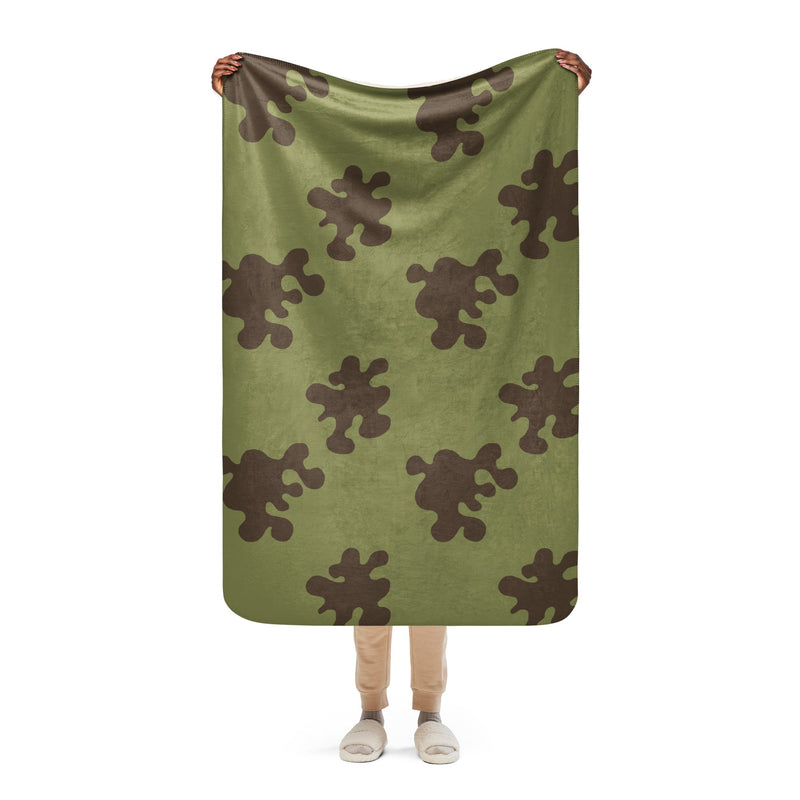 Amoeba Soviet Woodland CAMO Sherpa Blanket - 37″×57″