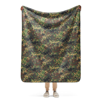 Russian Fracture (IZLOM) Woodland CAMO Sherpa blanket - 50″×60″