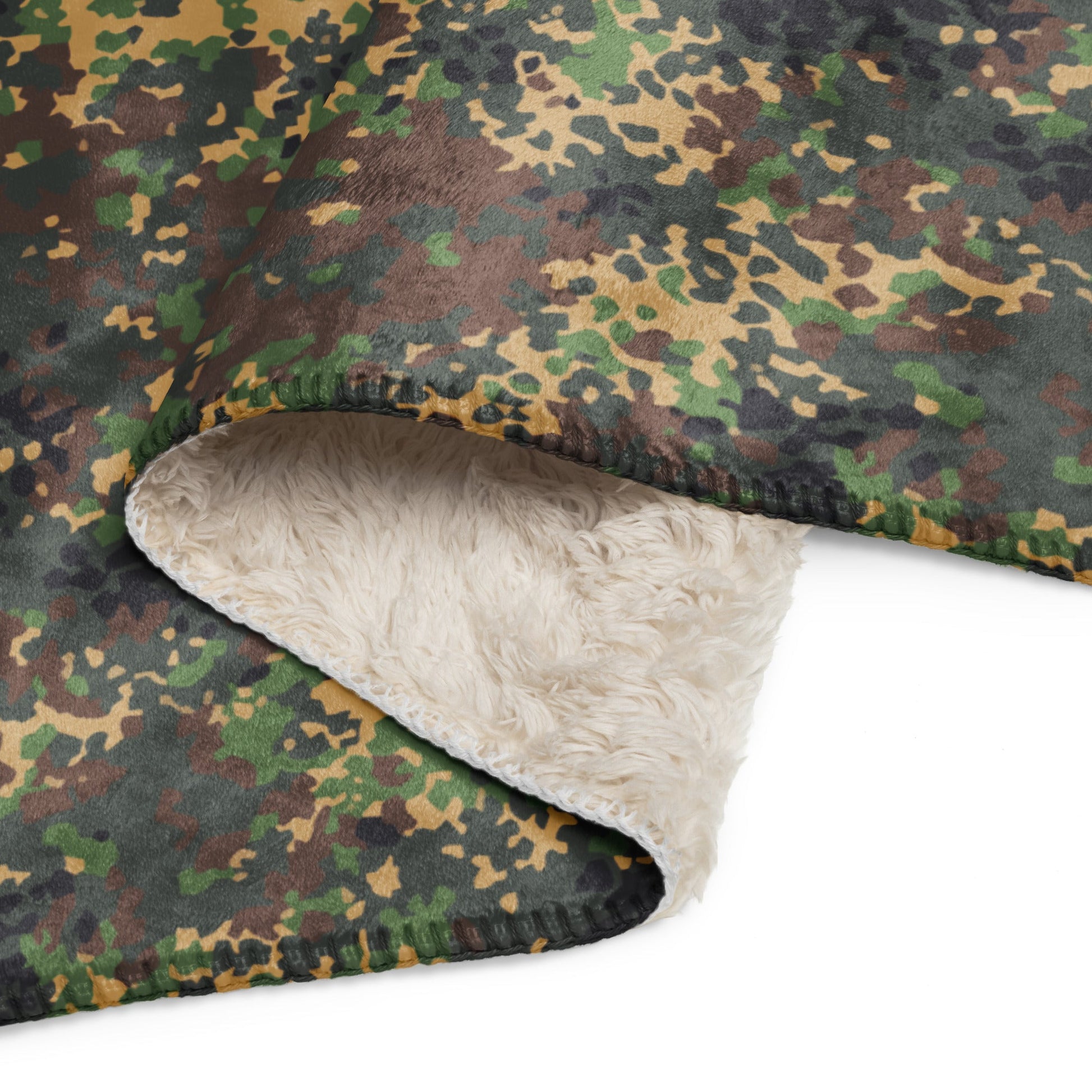 Russian IZLOM Fracture Woodland CAMO Sherpa Blanket