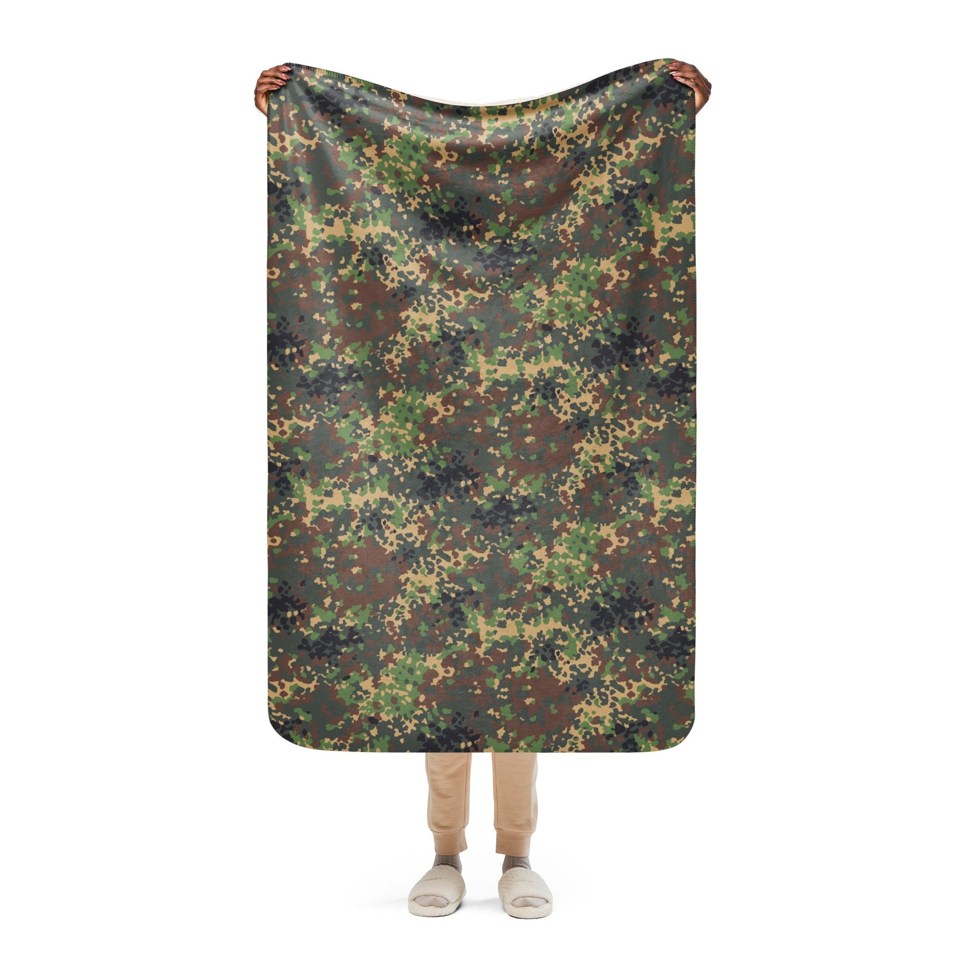 Russian IZLOM Fracture Woodland CAMO Sherpa Blanket - 37″×57″