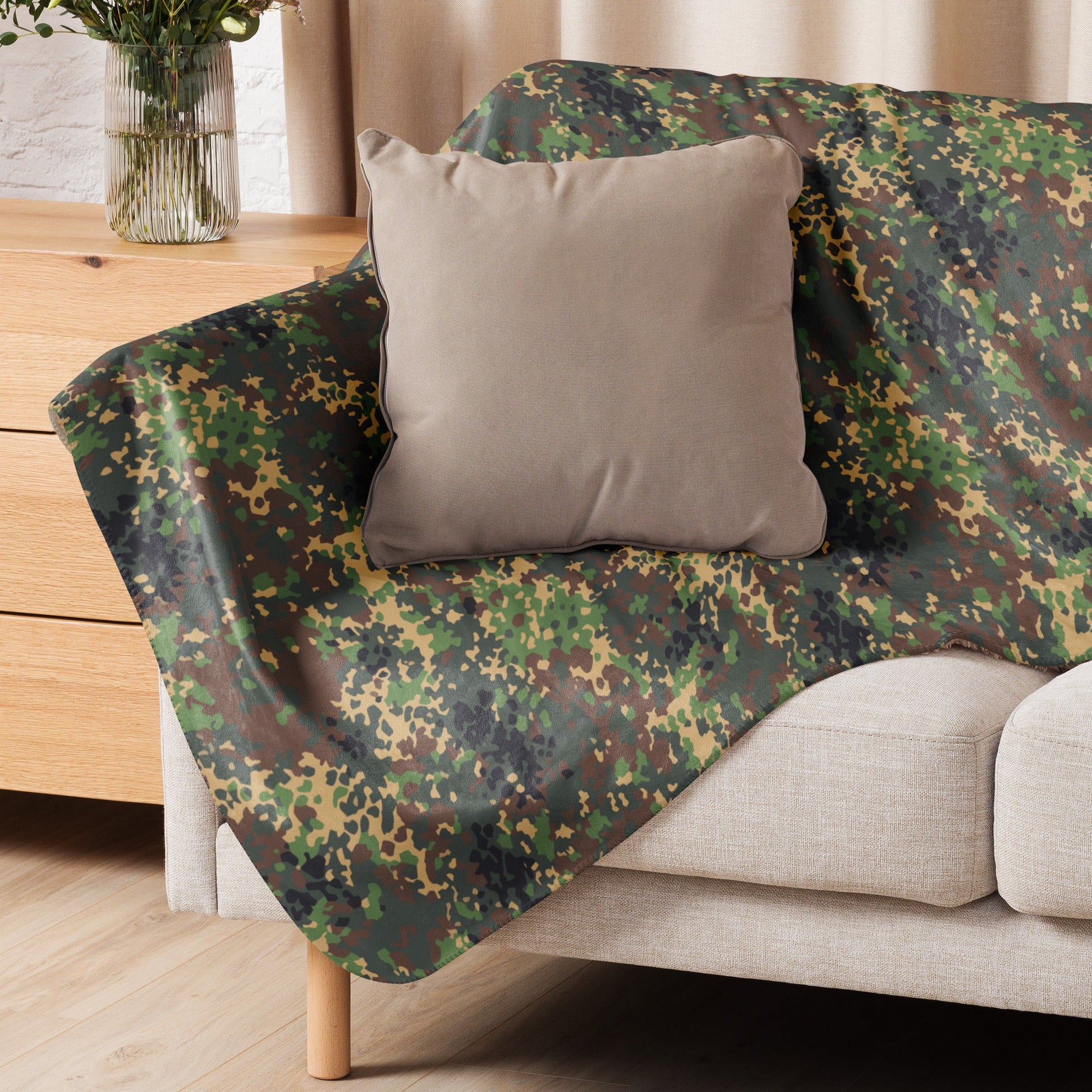 Russian IZLOM Fracture Woodland CAMO Sherpa Blanket