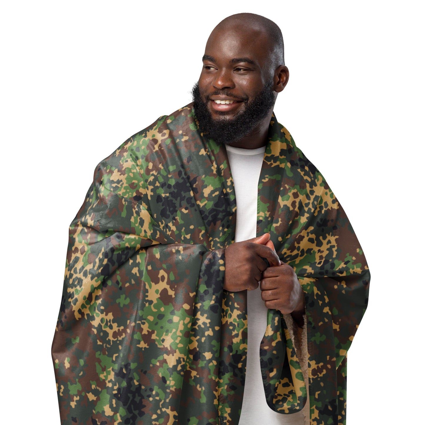 Russian IZLOM Fracture Woodland CAMO Sherpa Blanket