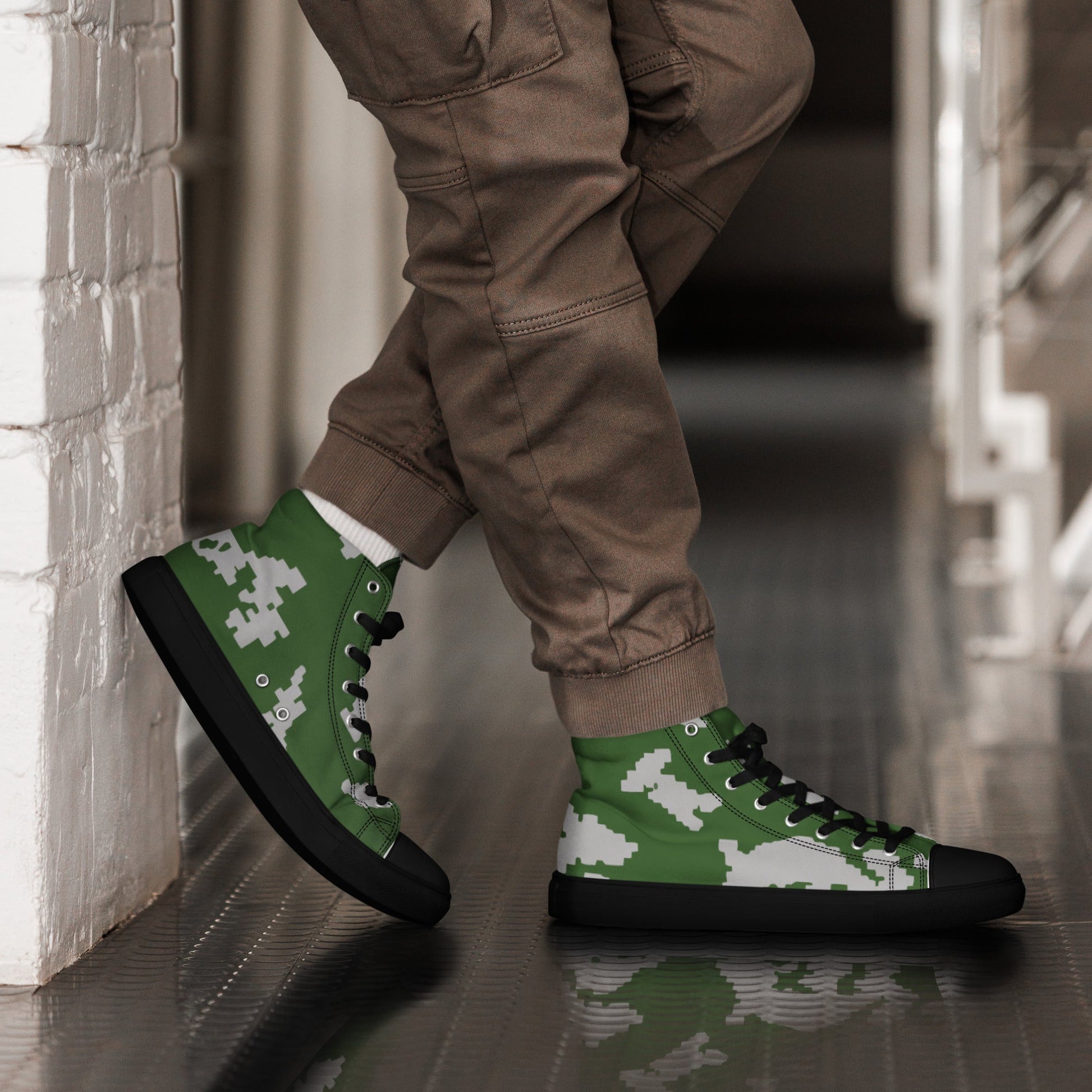 Russian KLMK Sunray Serebryanyi CAMO Mens High-Top Canvas Shoes - Black / 5