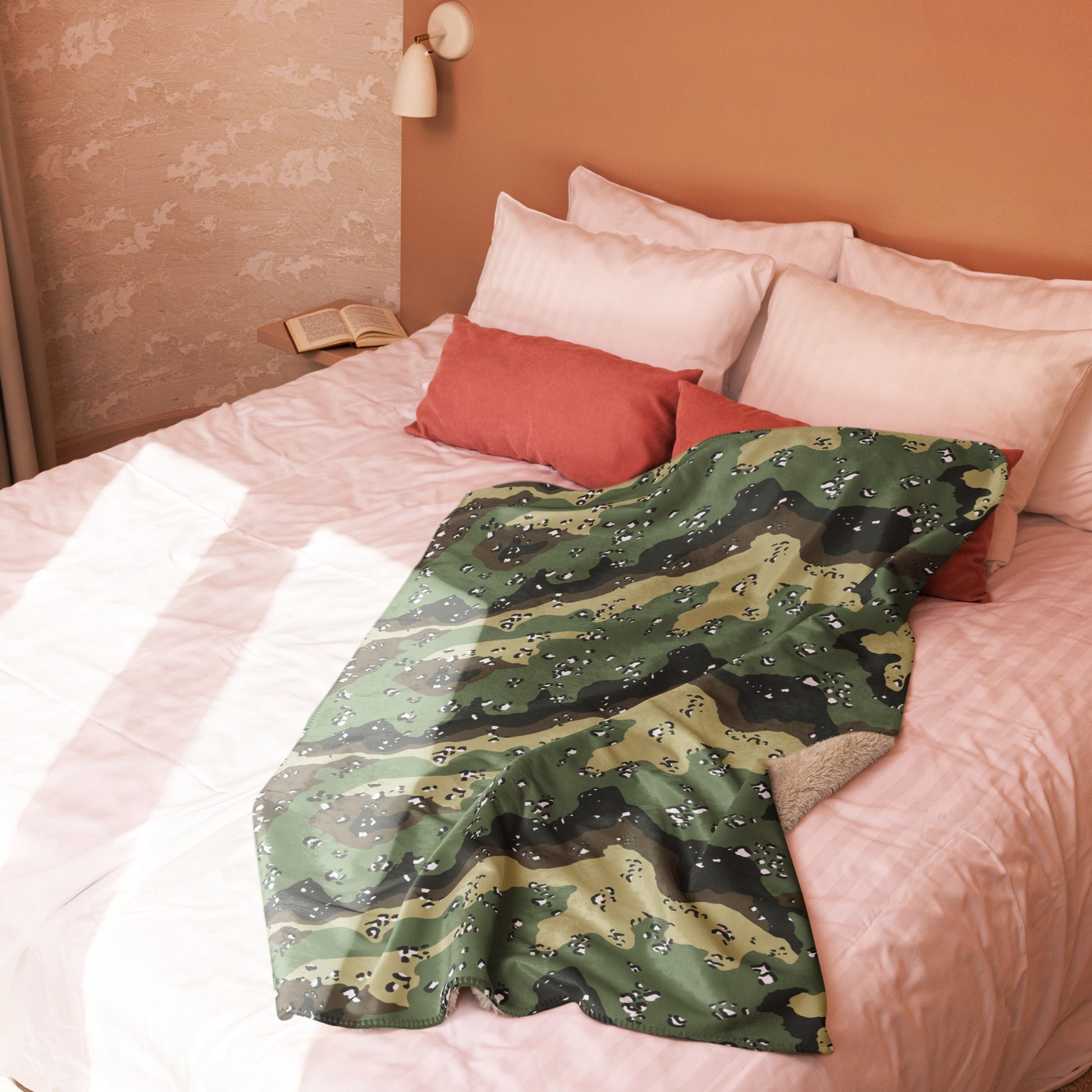 Saudi Chocolate Chip Marsh CAMO Sherpa blanket - Blankets