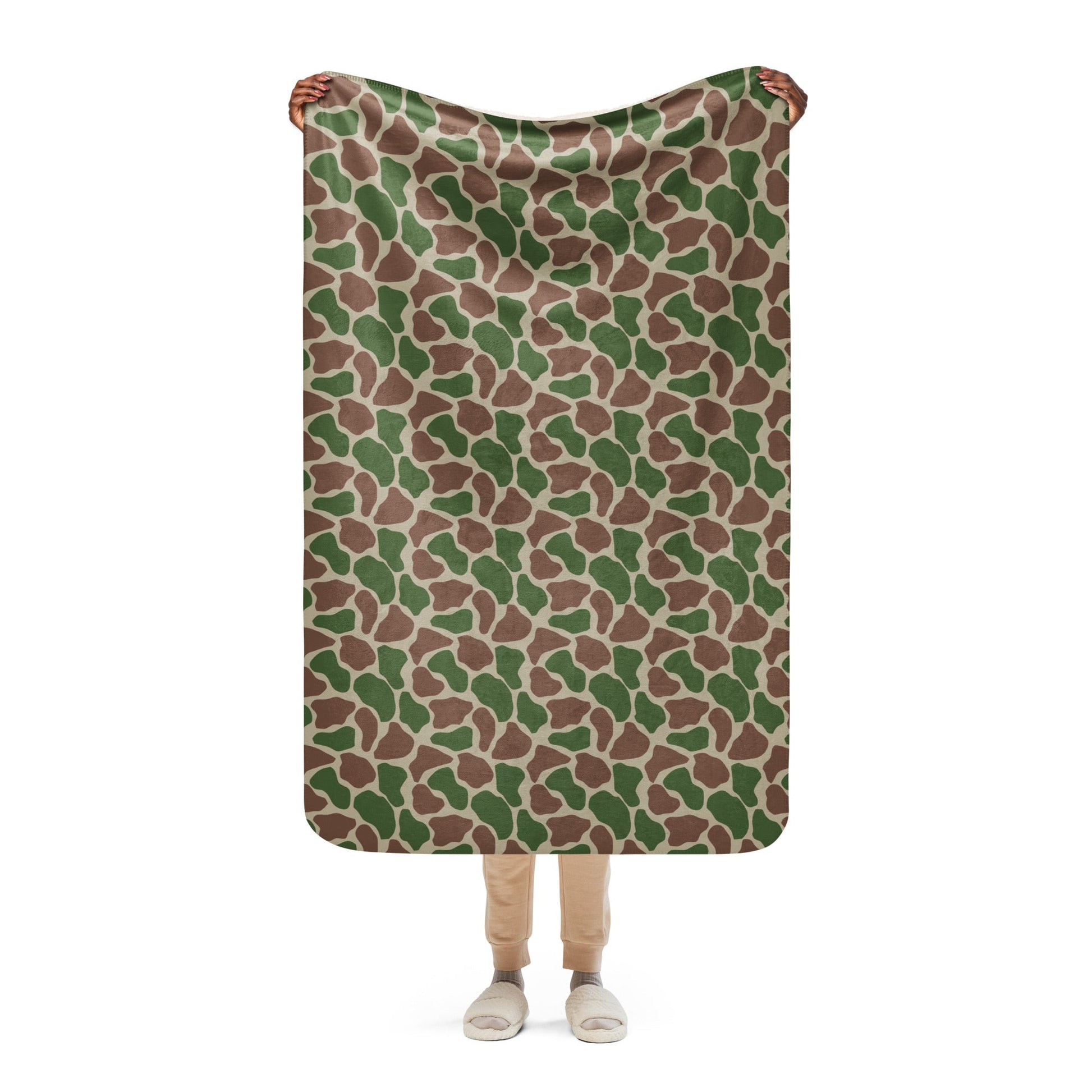 South African Kangwane Giraffe CAMO Sherpa blanket - 37″×57″ - Blankets