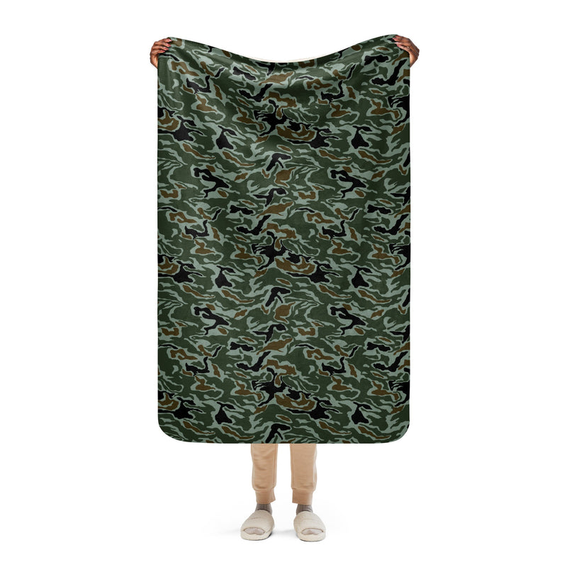 Noodle Swirl South Korean CAMO Sherpa Blanket - 37″×57″